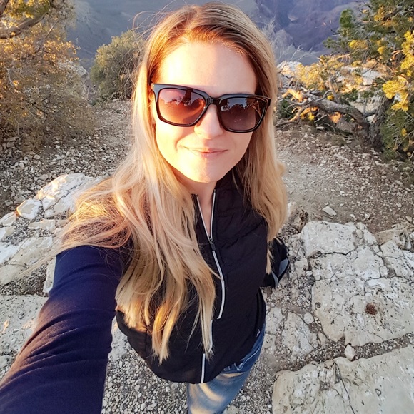 Meet your Posher, Shayla - Picture 1 of 1